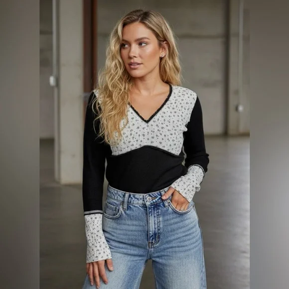 NWT POL Waffle Knit Long Sleeve Thermal Top Contrast Floral Textured Material - Picture 2 of 6